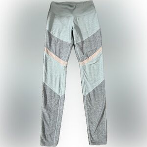 ALO Yoga Leggings in Gray and Cream